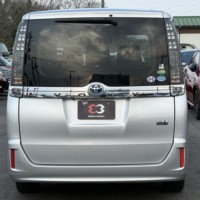 ヴォクシー 1.8ハイブリッドV プレミア社1年保証付のサムネイル