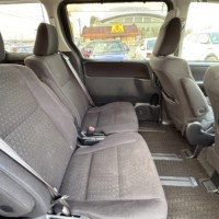 ヴォクシー 1.8ハイブリッドV プレミア社1年保証付のサムネイル