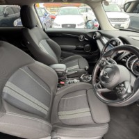 ミニ クーパーS 3ドア 6速MTターボ　ETC　純正ナビ　スマートキーのサムネイル