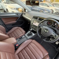 VWゴルフオールトラック TSI 4MOTIONアップグレード4WD ワンオーナー　禁煙車　ヒーター付レザーパワーシート　純正ナビ　バックカメラ　ETCのサムネイル