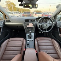 VWゴルフオールトラック TSI 4MOTIONアップグレード4WD ワンオーナー　禁煙車　ヒーター付レザーパワーシート　純正ナビ　バックカメラ　ETCのサムネイル
