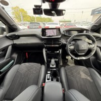 プジョーe-208 GT プレミア社1年保証付　ワンオーナーのサムネイル