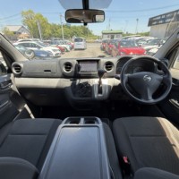 NV350キャラバン 5ドアバン2.0DX EブレーキPKGロング プレミア社1年保証付　ETC　ナビ　AWスタッドレスタイヤ付のサムネイル