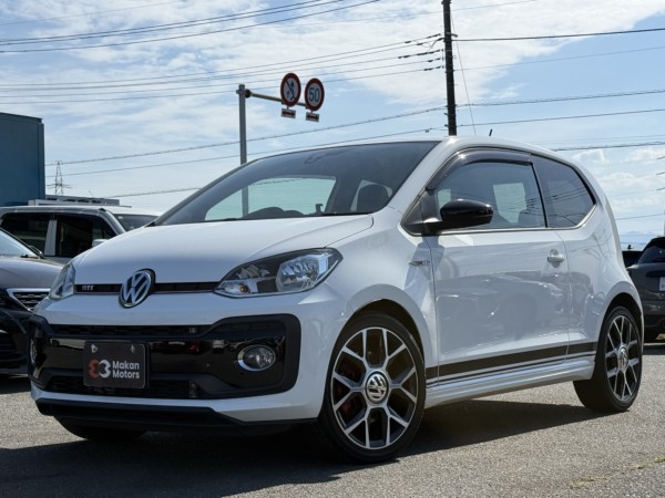 VW up! 3ドアGTI 6速MTターボ　シートヒーター　バックカメラ