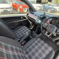 VW up! 3ドアGTI 6速MTターボ　シートヒーター　バックカメラのサムネイル