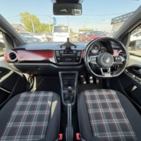 VW up! 3ドアGTI 6速MTターボ　シートヒーター　バックカメラのサムネイル