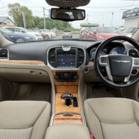 クライスラー300 リミテッド バックカメラ　パワーシートスマートキー　オートクルーズコントロールのサムネイル