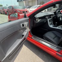 メルセデス・ベンツ SLK200BlueEFFICIENCY MT プレミア社1年保証付　6MT　レザーシート　バックカメラ　ETC　ナビのサムネイル