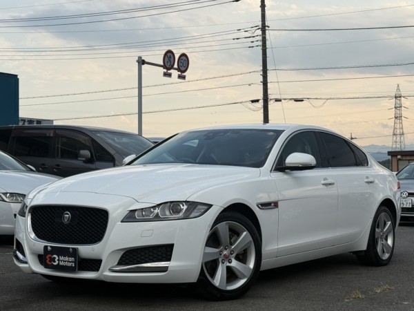 ジャガーXF プレステージ2.0L D180 禁煙車　純正ナビ　地デジTV　バックカメラ　電動レザーシート　ETC　スマートキー　ディーゼルターボ