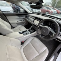ジャガーXF プレステージ2.0L D180 禁煙車　純正ナビ　地デジTV　バックカメラ　電動レザーシート　ETC　スマートキー　ディーゼルターボのサムネイル
