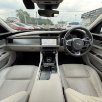 ジャガーXF プレステージ2.0L D180 禁煙車　純正ナビ　地デジTV　バックカメラ　電動レザーシート　ETC　スマートキー　ディーゼルターボのサムネイル